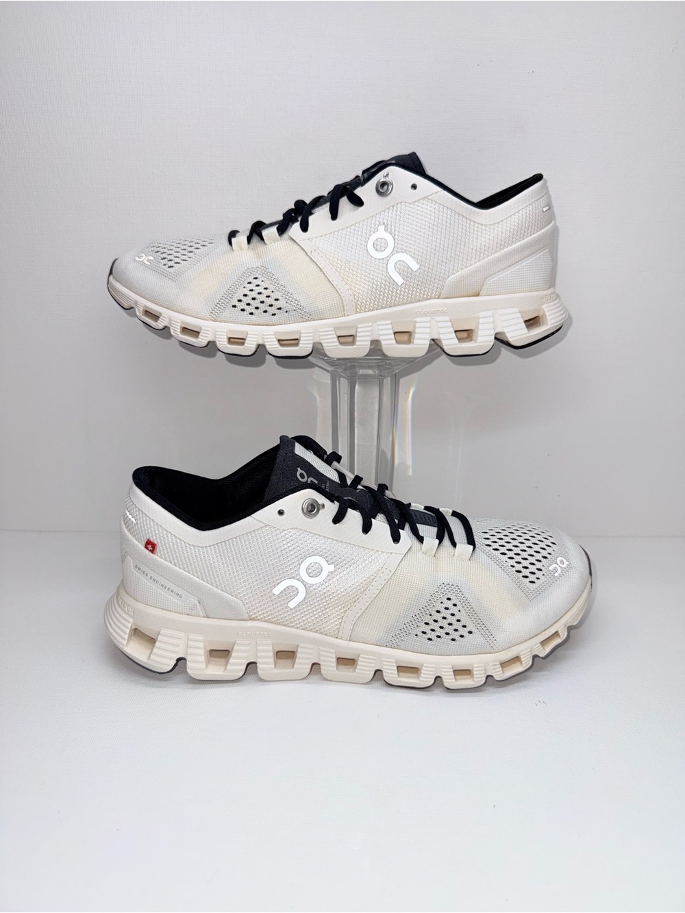 On Cloud white Lightweight Running Shoes